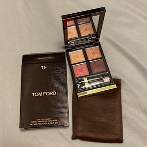 🎉HP🎉NWT Tom Ford 4 eyeshadow palette with mirror and brushes